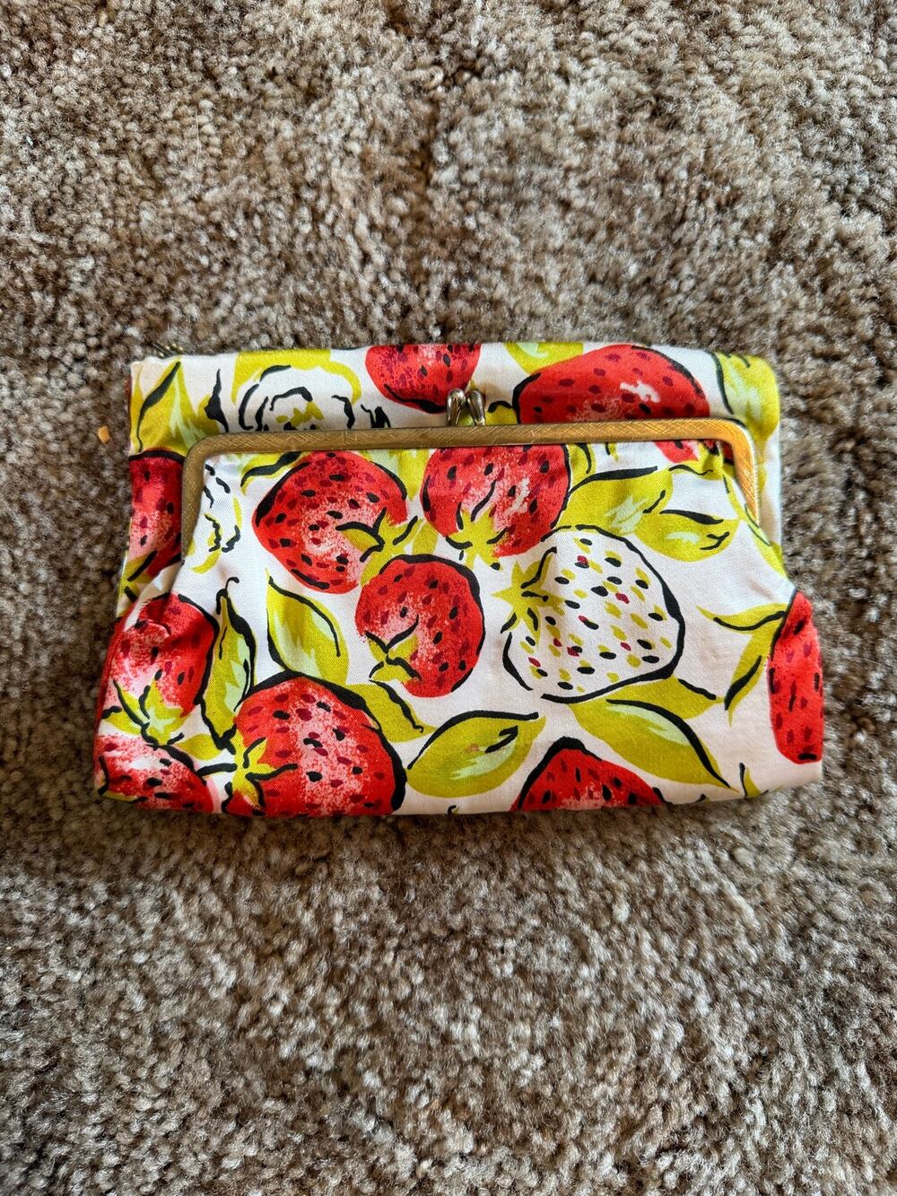 Vintage 1960s Strawberry Print Cloth Coin Purse Retro Kiss Lock Clasp Wallet